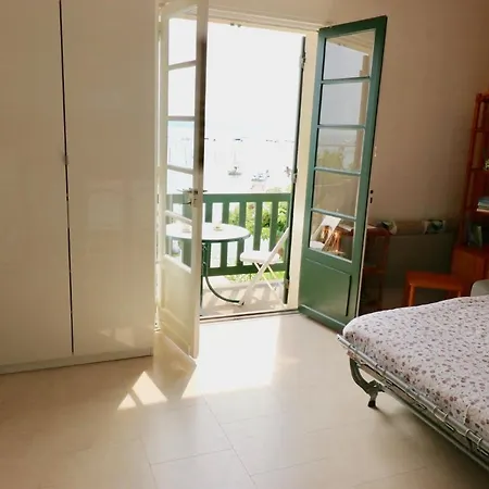 Comfortable, Renovated In Cap Ferret Location, 1st Line With Bay View