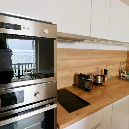 Comfortable, Renovated In Cap Ferret Location, 1st Line With Bay View *