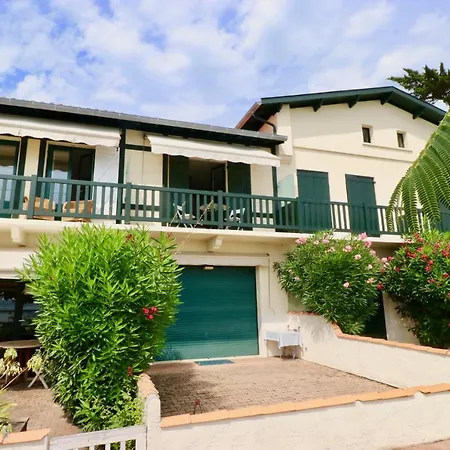 Comfortable, Renovated In Cap Ferret Location, 1st Line With Bay View *